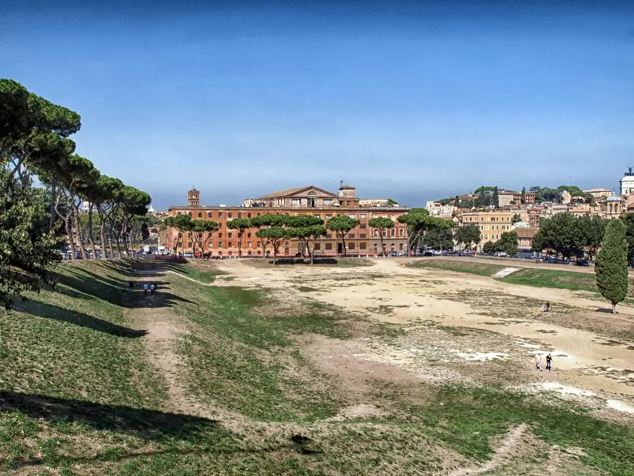 A Circus Maximus füves területe a domb felől