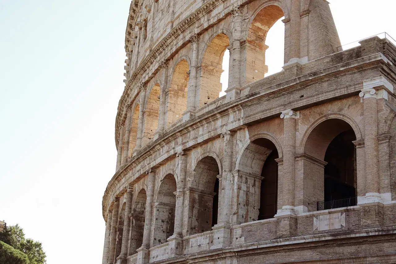 A Colosseum árkádjai közelről