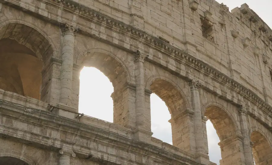 A Colosseum árkádsora közelről